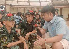 由实践团取开州区三峡情夏令营结合举办的青少